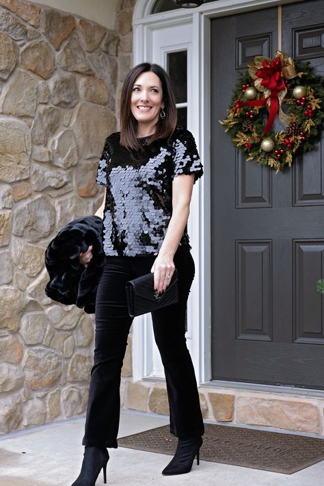 Simple Holiday Party Outfits, Black Cocktail Pants Outfit, Christmas Party Pants Outfit, Christmas Party Outfits Over 40, Holiday Party Looks 2024, Black Jeans Christmas Outfit, Christmas Party Outfits Pants, Holiday Pants Outfits, Casual Christmas Party Outfit 2023