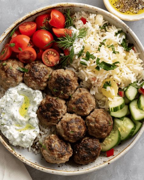 Gyro Bowls - Recipes, Tasks & Tools Gyro Rice, Gyro Bowl, Savory Meatballs, Greek Gyros, Gyro Recipe, Hearty Lunch, Healthy Low Calorie Meals, Greek Seasoning, Flavored Rice