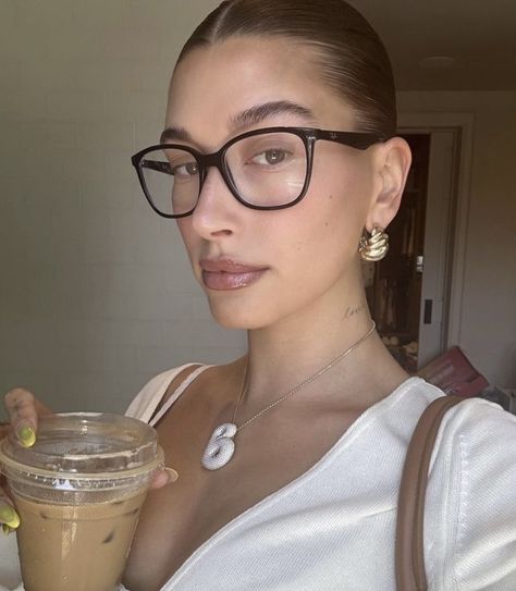 Celebs Wearing Glasses, Kendall Jenner Glasses, Hailey Bieber Aesthetic Vibe, Hailey Bieber Glasses, Hailey Bieber Aesthetic, Hayley Bieber, Charles Frederick Worth, Glasses Inspiration, Hailey Bieber Style