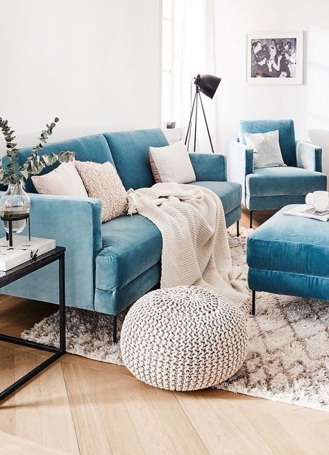 Girl Apartment, Room Styling, Berlin Design, Velvet Furniture, Blue Couches, Apartment Style, Blue Living Room, Design Del Prodotto, Living Room Inspo