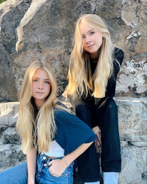 Elle Cryssanthander, Green Eyes Blonde Hair, Iza And Elle, Blonde Twins, Twins Sisters, Twin Models, Swedish Girls, The Olsen Twins, Tiktok Famous