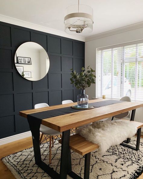 Navy panelled feature wall in dining room Wall Panels Dining Room, Dining Room Feature Wall Ideas, Dining Room Feature Wall, Dining Room Paneling, Room Feature Wall, Feature Wall Ideas, Kitchen Feature Wall, Dining Room Accents, Living Room Dining Room Combo