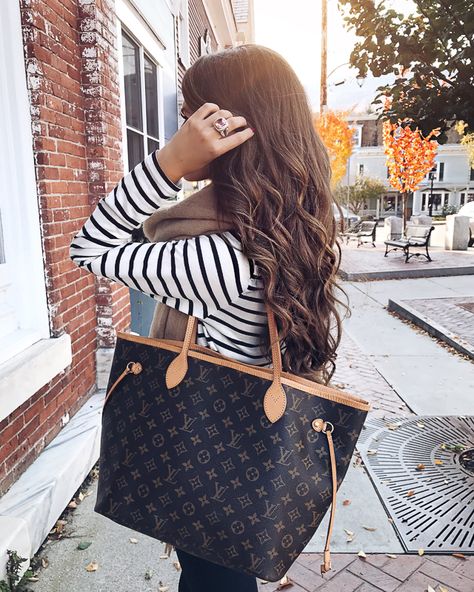 striped top, Louis Vuitton neverfull mm Τσάντες Louis Vuitton, Designer Work Bag, Louis Vuitton Taschen, Street Style Bags, Sacs Design, Louis Vuitton Handbag, Louis Vuitton Neverfull Mm, Lv Handbags, Neverfull Mm