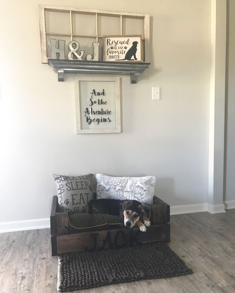 Planning to DIY a similar space for Koko! #dogmom #lifewithdogs #homedecor #mustlovedogs #farmhousedog Dog Station, Dog Room Decor, Dog Bedroom, Dog Corner, Puppy Room, Dog Spaces, Animal Room, Dog Rooms, Casa Vintage