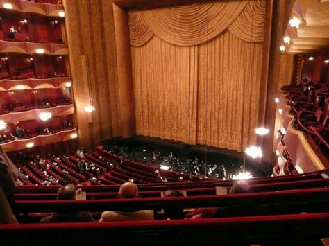 Inside The Met. Makes you feel like Cher in Moonstruck! Met Opera, Opera Dress, Bolshoi Theatre, Metropolitan Opera, Music And Movement, Beautiful Places Nature, Concrete Jungle, Concert Hall, Graphic Design Poster