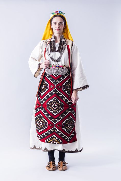 Macedonian Clothing, Montenegro Traditional Clothes, Bulgarian Traditional Clothing, Macedonian Folk Costume, Tuvan Traditional Clothing, Bulgarian Clothing, Cute Poses For Pictures, Macedonia, Folk Costume