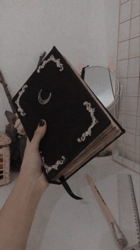 Witchy Stationary, Oddities Aesthetic, Calling The Corners, Delilah Briarwood, Journal Book Covers, Elisabeth Sonrel, Daughter Of Hades, Journal Business, Organised Life