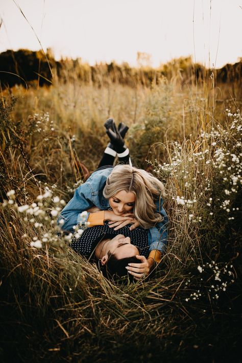 Boho Summer Engagement Photoshoot. Flowers. Couples in a Field. Romantic Engagement Photos. | Cari Hughes Photography Couples Flowers Photography, Fall Field Couples Pictures, Poses For Pictures Couple Instagram, Boho Pre Wedding Shoot, Playful Couples Photos, Couples Creek Photos, Sweet Couples Photoshoot, Engagement Photos With Shorter Guy, Laying Down Couples Poses