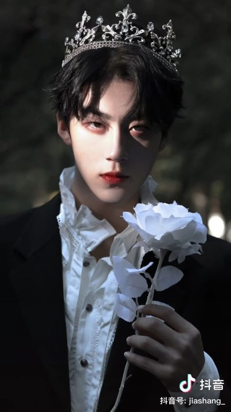 Male Portrait Drawing Reference, Vampire Poses Reference Male, K Pop Reference Photo, Holding Crown Reference, Portrait Reference Male, Photo Reference Poses Male, Male Reference Photo, Art Reference Photos Male, Reference Photos Male