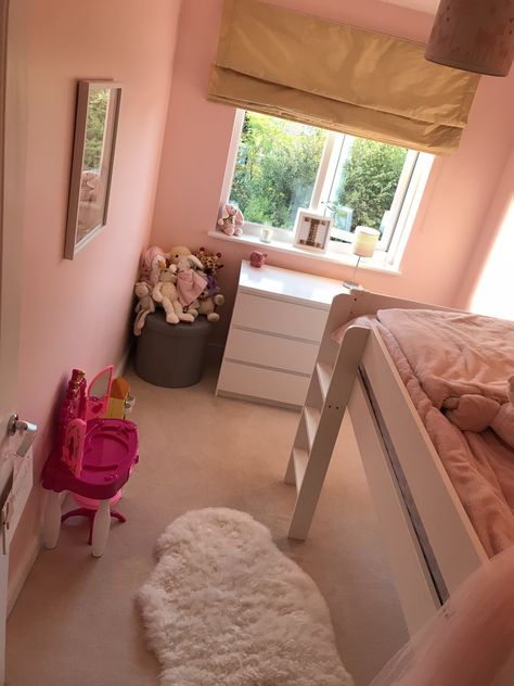 Girls Small Bedroom, Small Bedroom Space Saving, Bedroom Space Saving, Box Room Bedroom Ideas, Small Girls Bedrooms, Tiny Bedroom Design, Small Bedroom Inspiration, Small Bedroom Layout, Small Kids Room