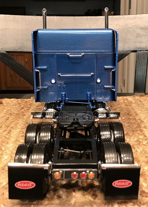 Peterbilt 378 Long Hauler Tractor Cab -- Plastic Model Truck Kit -- 1/24 Scale -- #553857 pictures by alexdamian Semi Truck Parts, Tractor Cabs, Truck Scales, Model Truck Kits, Model Trucks, Model Ideas, Model Tanks, Peterbilt Trucks, Mack Trucks