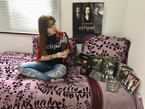 This is my Twilight saga collection!! Now I have Bella's 18th birthday dress and Bella's wedding doll ❤️ #twilight #crepusculo #twilightseries #collection #fan Twilight Birthday, Twilight Dolls, Charms For Bags, 18th Birthday Dress, Wedding Doll, Twilight Series, Halloween Stuff, Room Design Bedroom, Design Bedroom