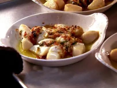 Bay Scallop Gratin Recipe | Ina Garten | Food Network Scallop Gratin, Bay Scallops, Barefoot Contessa Recipes, Coquille St Jacques, Perfect Dinner Party, Ina Garten Recipes, Gratin Dish, Coquille Saint Jacques, Scallop Recipes