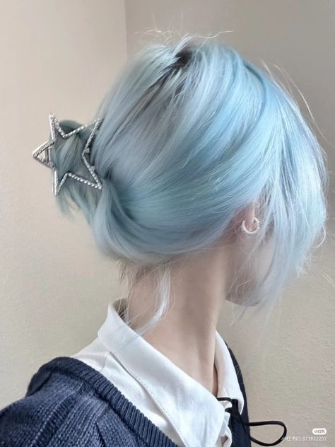 Pastel Blue Hair Highlights, Light Blue Hair Ideas, Blue Hair Reference, Light Blue Hair Aesthetic, Light Blue Short Hair, Blue Hair Oc, Light Blue Hairstyles, Light Blue Hair Color, Blue Dyed Hair