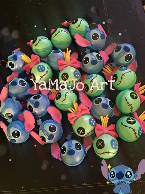 Fotos En Foamy Lilo And Stitch Christmas Tree Ideas, Stitch Ornaments Diy, Lilo And Stitch Christmas Tree, Stitch Christmas Decorations, Disney Diy Christmas Ornaments, Stitch School, Mickey Mouse Christmas Tree, Disney Christmas Decorations, Hawaiian Christmas