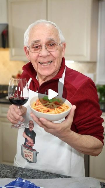 Pasquale Sciarappa, Olive Oil Extra Virgin, Famous Recipes, All Amatriciana, Quick Dishes, Pecorino Cheese, Famous Recipe, Hot Pepper, Basil Leaves