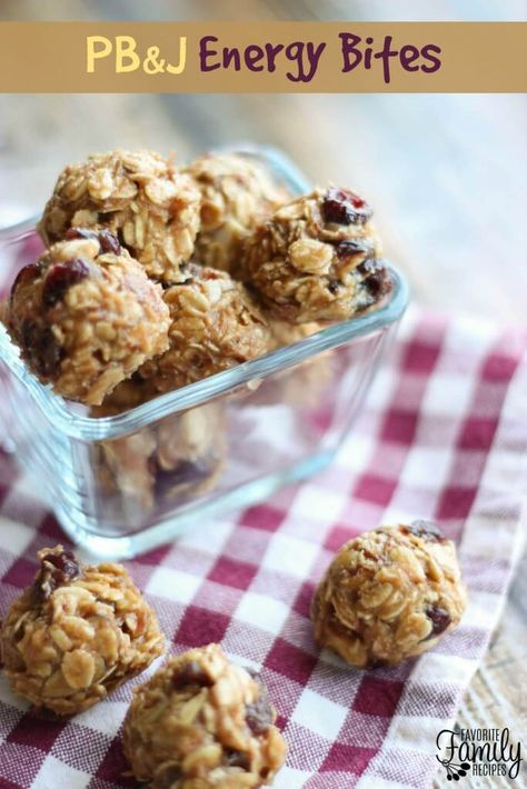 PB No Bake Energy, Snack Sani, Energy Bites Recipes, No Bake Energy Bites, Healthy Protein Snacks, Gimme Some Oven, Protein Bites, Recipe Simple, Protein Ball