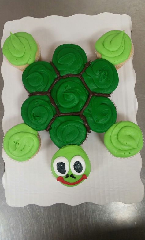 Sea Turtle Cupcakes, Turtle Birthday Cake, Turtle Cupcakes, Cupcakes Design, Pull Apart Cupcake Cake, Pull Apart Cake, Turtle Cake, Pull Apart Cupcakes, Cupcake Cake Designs