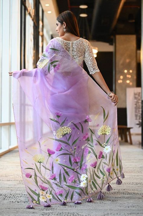 Saree Painting Designs, Saree Painting, Floral Print Sarees, Hand Painted Dress, Fabric Painting On Clothes, Fabric Paint Designs, Organza Silk Saree, Hand Painted Sarees, Saree Blouse Patterns