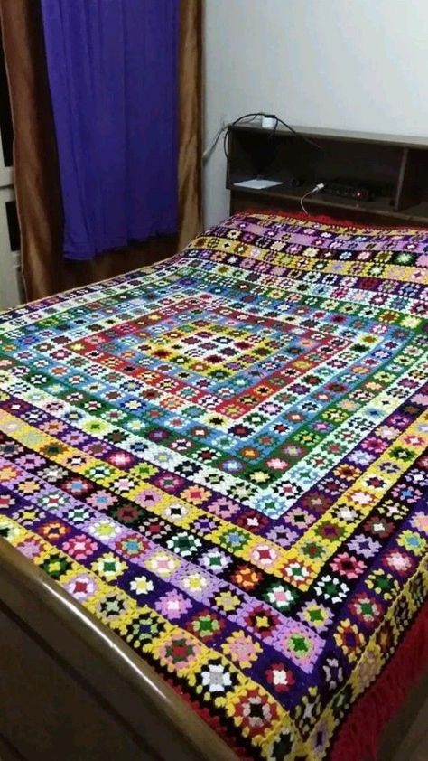 Crochet Bed Sheet, Bedsheets Designs, Crochet Bedsheets, Crochet Bed, Blanket Granny Square, Crochet Square Blanket, Crochet Bedspread Pattern, Baby Rugs, Handmade Bed