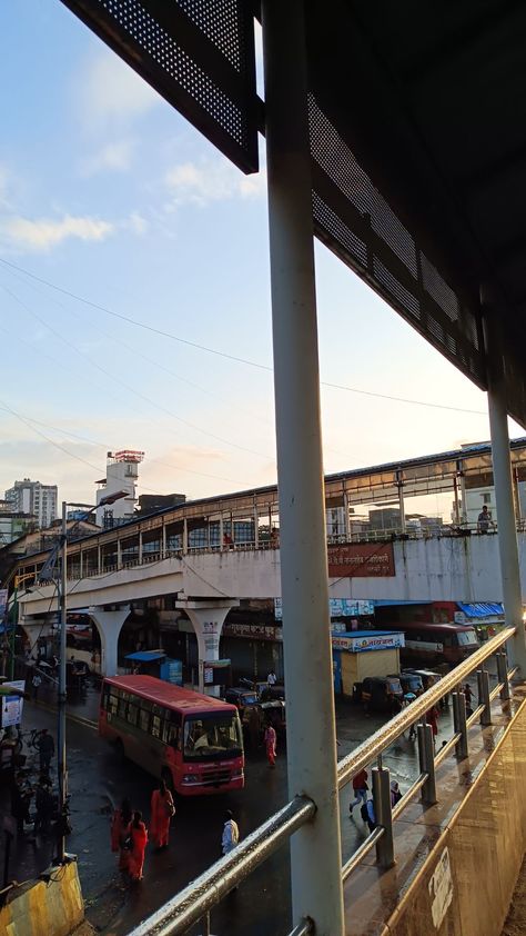 Thane railway station Bangalore Railway Station, Station Snap, Story Pics, Birthday Wishes For Brother, Anime Akatsuki, Snap Food, Snapchat Stories, Railway Station, Photoshoot Poses