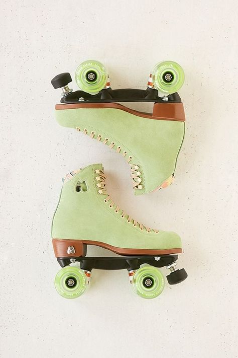 Moxi Suede Roller Skates Green Roller Skates, Roller Skating Outfits, Girls Roller Skates, Roller Skates Vintage, Retro Roller Skates, Roller Skate Shoes, Roller Shoes, Roller Girl, Burton Snowboards