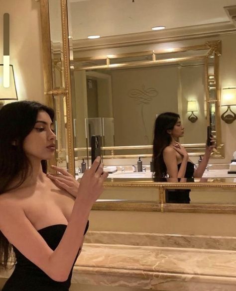 Classy Mirror Selfie, Classy Mirror, Doctor Insta, October Vibes, Dark Glamour, Tv Show Characters, Best Friend Pictures Tumblr, Show Characters, Goddess Energy