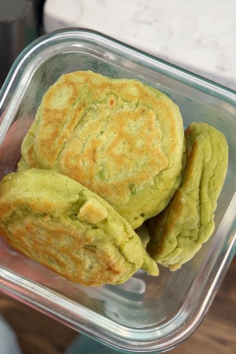 Avocado Pancakes - Messy Bun Motherhood 6 Month Pancakes, Baby Avocado Recipe, Avocado Toddler Recipes, Toddler Avocado Recipes, Banana Avocado Pancakes Baby, Avocado Pancakes Baby, Baby Led Weaning 6 Months Recipes, Avocado Recipes Toddler, Avocado Baby Food Recipes