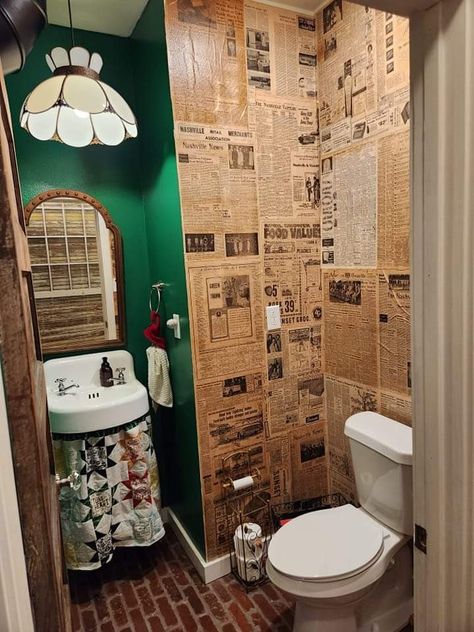 Weird Bathrooms, Grungy Bathroom, Punk Bathroom, Newspaper Wallpaper, Newspaper Wall, Kids Toilet, Apartment Vibes, Downstairs Loo, Deco Boheme