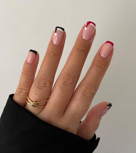 18 Classy Christmas Nails Ideas For Festive, Fashionable Fingertips - Lux & Concord Ballet Nails, Themes Wedding, Colors Wedding, Cute Christmas Nails, Christmas Gel Nails, Nagel Tips, Christmas Nails Acrylic, Black Nail, Festival Nails