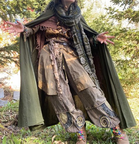 Clothes For Festivals, Fantasy Outfits Ideas, Mideavel Aesthetic Outfits, Old Hag Fashion, Yaelokre Outfit, Druid Outfit Design, Druid Aesthetic Clothing, Cluttercore Outfit, Musical Inspired Outfits