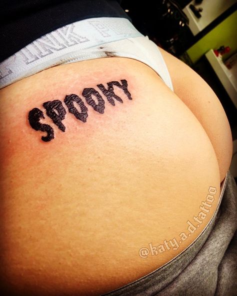 Boo Tattoo Word, Stay Spooky Tattoo, Halloween Knee Tattoo, Buttcheek Tattoo Women, Tattoo 2022, Tattoo Time, Spooky Tattoos, Knee Tattoo, Discreet Tattoos