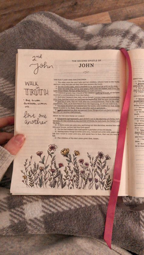 Flower Scripture, Bible Flowers, 2 John Bible Journaling, Bible Pages Aesthetic, Hosanna Revival Bibles, Journal Bible Ideas, Bible Art Journaling Ideas, Pretty Bibles, Bible Drawings Sketches