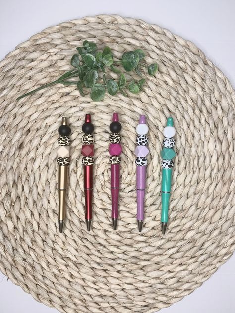 Silicone bead pen / beaded pen / beadable pen / cow print pen / leopard print pen / writing pen / custom pen Resin Pens, Resin Colors, Resin Pen, Custom Pen, Pen Craft, Pen Writing, Pen Diy, Pretty Pens, Bead Charms Diy