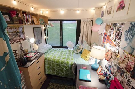 dorms at syracuse university - Google Search Single Dorm Room, Dorm Room Styles, University Dorms, Dorm Sweet Dorm, Dorm Inspiration, Cool Dorm Rooms, College Dorm Room Decor, Dorm Room Organization, Cute Dorm Rooms