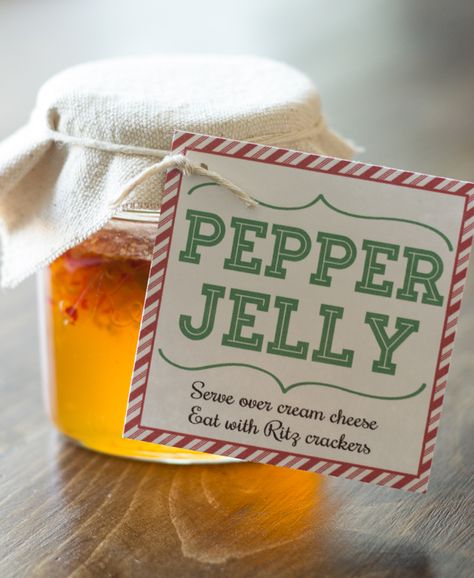 No giving sweets for Christmas, Instead give a delicious appetizer. Pepper Jelly Neighbor gift idea and tag. Jelly Gift, Pepper Jelly Recipes, Red Pepper Jelly, Jalapeno Jelly, Hot Pepper Jelly, Pepper Jelly, Jelly Recipes, Ritz Crackers, Neighbor Gifts