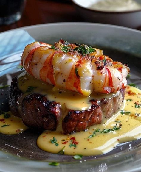 French Salmon, Bernaise Sauce, Steak Board, Gourmet Steak, Foods Ideas, Steak Dishes, Decorações Com Comidas, Surf And Turf, Steak And Seafood