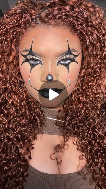 Kelly Hernandez on Instagram: "Glam clown make-up tutorial🖤✨ inspo found on pinterest!  #creativemakeup #clownmakeup #glamclownmakeup #copperhair #coppercurls #fallhaircolor #fallhairstyles #blackmakeup #darkclownmakeup" Make Up Badut, Beautiful Clown Makeup, How To Clown Makeup, Jester Makeup Female Easy, Clown Mouth Makeup, Simple Cute Clown Makeup, Clown Makeup For Kids, Creepy Clown Makeup Women, Black Clown Costume