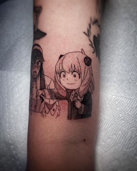 Anime Tattoos Spy X Family, Spy Family Tattoo Ideas, Spy X Family Tattoo, Anya Tattoo, Tattoo Anime, Idea Tattoo, Family Tattoo, Anime Tattoo, Spy Family