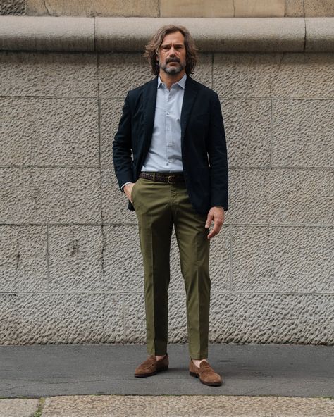 Outfit Men Suit, Green Pants Outfit Men, Green Chinos Men, Navy Blazer Outfits, Chinos Men Outfit, Chinos Men, Formal Menswear, Green Pants Outfit, Army Green Jeans