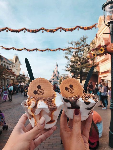 Best Disneyland Food, Disney Sweets, Disney Parque, Disney Desserts, Disney Photo Ideas, Disney World Pictures, Disneyland Food, Disney Treats, Disney World Food