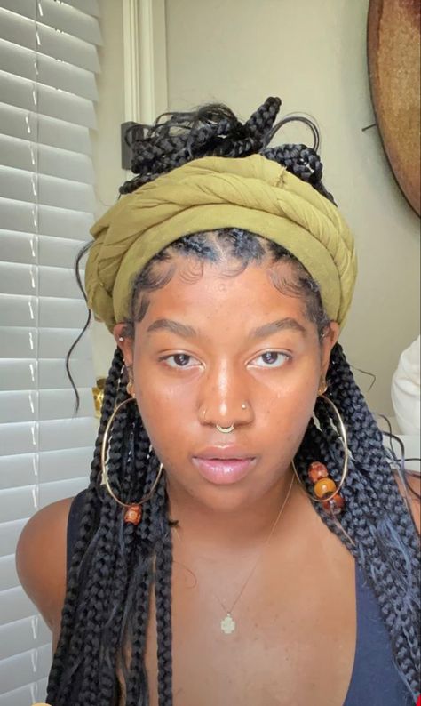 Streetwear Tiktok, Headwrap Hairstyles, Latina Hair, Braided Scarf, Hair Scarf Styles, Mode Turban, Ethnic Hairstyles, Head Scarf Styles, Earthy Outfits