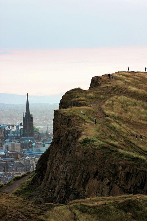 e d i n b u r g h Arthurs Seat Edinburgh, Holyrood Park, Arthur's Seat, Hill View, Arthurs Seat, Places In Scotland, Scotland Forever, Edinburgh City, Three Children