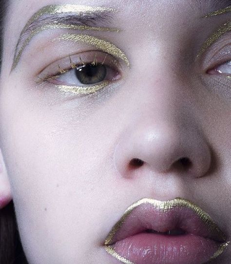 Editorial Make-up, Make Up Gold, Trendy Eyeshadow, Smokey Eyeshadow, Avant Garde Makeup, Runway Makeup, Gold Makeup, Make Up Inspiration, Kesha