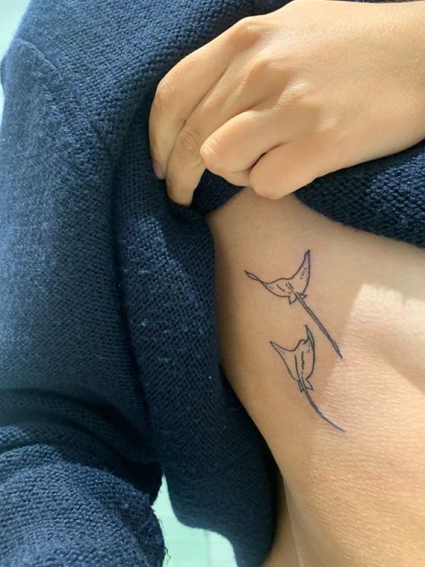 Ocean Side Tattoo, Cute Simplistic Tattoos, Spine Ocean Tattoo, Small Ocean Themed Tattoos, Aquatic Tattoo Ideas, Shark Spine Tattoo, Marine Biology Tattoo, Ocean Spine Tattoo, Marine Life Tattoo