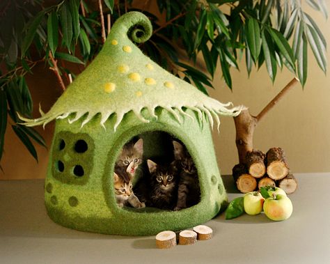 a3 il_fullxfull.826169222_h08w Felt House, Cat Cave, Elf House, Diy Cat, Felt Cat, Cat Room, Cat Accessories, Green House, Cat Supplies