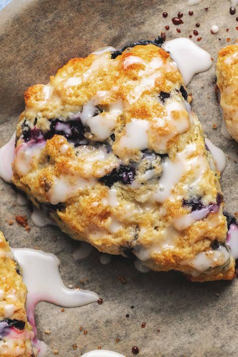 Blueberry White Chocolate Scones, Frozen Blueberry Scones, Scone Blueberry, Blueberry Breakfast Ideas, Scones Aesthetic, Sophisticated Desserts, Lemon Blueberry Scones Recipe, Scones Blueberry, Blueberry Treats