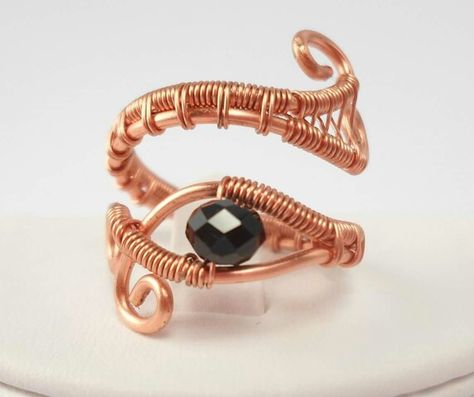 eye of horus ring Evil Eye Wire Wrap, Egyptian Wire Wrapped Jewelry, Eye Of Horus Ring, Eye Of Ra Jewelry, Eye Of Horus Wire Wrap, Copper Wire Ring, Lucet, Wire Jewelry Rings, Diy Ring