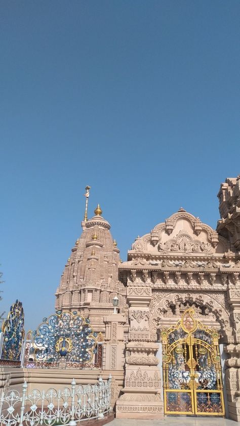 Iskon Temple Vrindavan Aesthetic, Dwaraka Krishna Temple, Kirti Mandir Barsana, Krishna Aesthetic, Shrinathji Temple Nathdwara, Banke Bihari Mandir Vrindavan, Banke Bihari Temple Vrindavan, South Asian Art, Sri Krishna