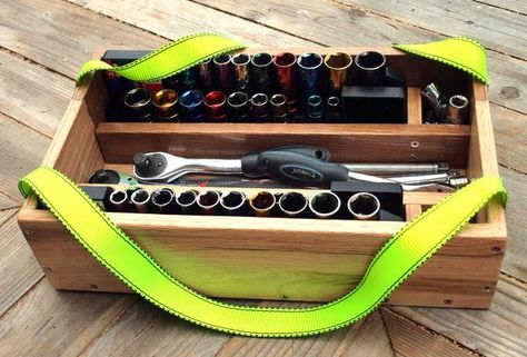 Werkzeugkiste Organize Crafts, Garage Apartment Floor Plans, Tools Organization, Socket Storage, Tool Box Diy, Socket Organizer, Tool Storage Diy, Diy Wooden Projects, Tool Bags